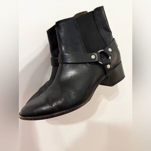 FRYE Women's Black Dara Harness
Chelsea Boots sz 9
